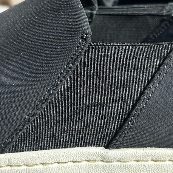 Vince Platform Slip on Women’s Sneakers Black Size 8.5 Minimalist Casual - Picture 11 of 12